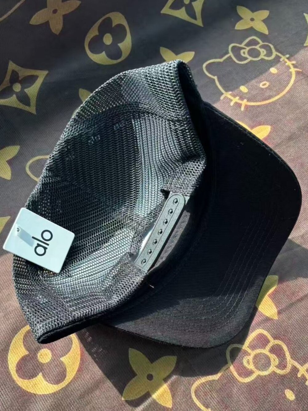 ๐ Alo Black Trucker Hat casual everyday item - Picture 3 of 4